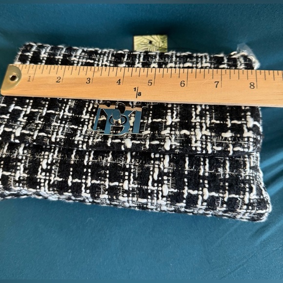 NWT Badgley Mischka Textured Messenger Bag - Picture 7 of 10